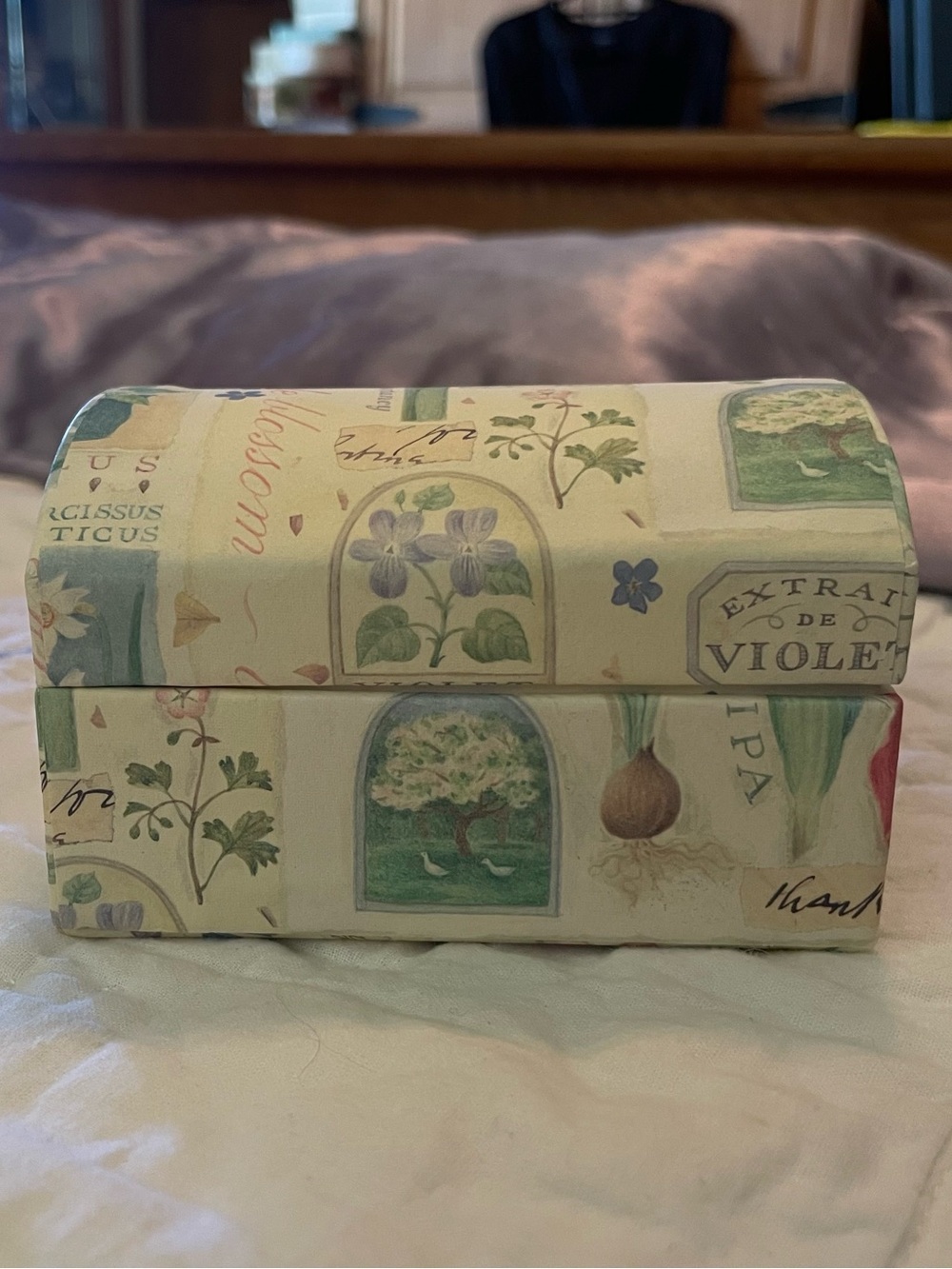 Vintage small Dome Botanical keepsakes box. 1970’s in pristine condition. - Picture 15 of 15